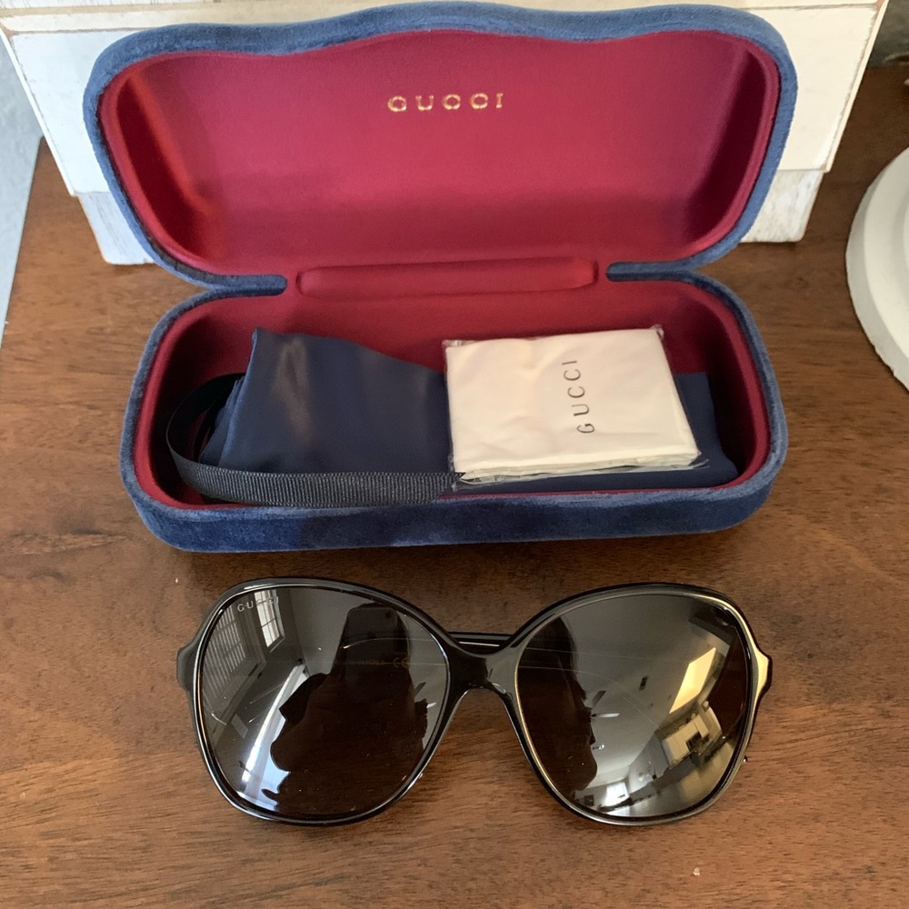 Beautiful over size Gucci ♥️ - Picture 2 of 7